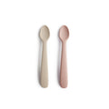 Mushie Baby Silikon Löffel Set Blush/ Shifting Sand bei Yay Kids