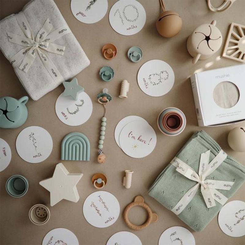 Mushie Baby Milestone Karten bei Yay Kids