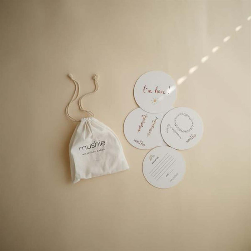 Mushie Milestone Cards bei Yay Kids