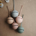 Mushie Baby Silikon Schnuller Aufbewahrung Stone bei Yay Kids