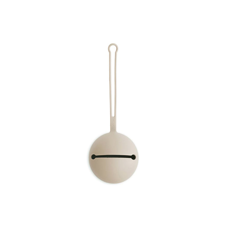 Mushie Baby Silikon Nuggi Aufbewahrung Shifting Sand bei Yay Kids