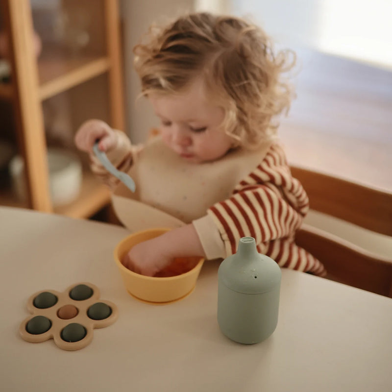Mushie Baby Trinkbecher Sippy Cup Cambridge Blue bei Yay Kids