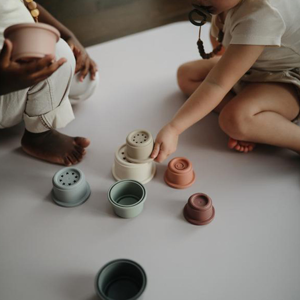 Mushie Spielturm Baby bei Yay Kids