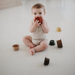 Mushie Baby Stapelturm Retro bei Yay Kids