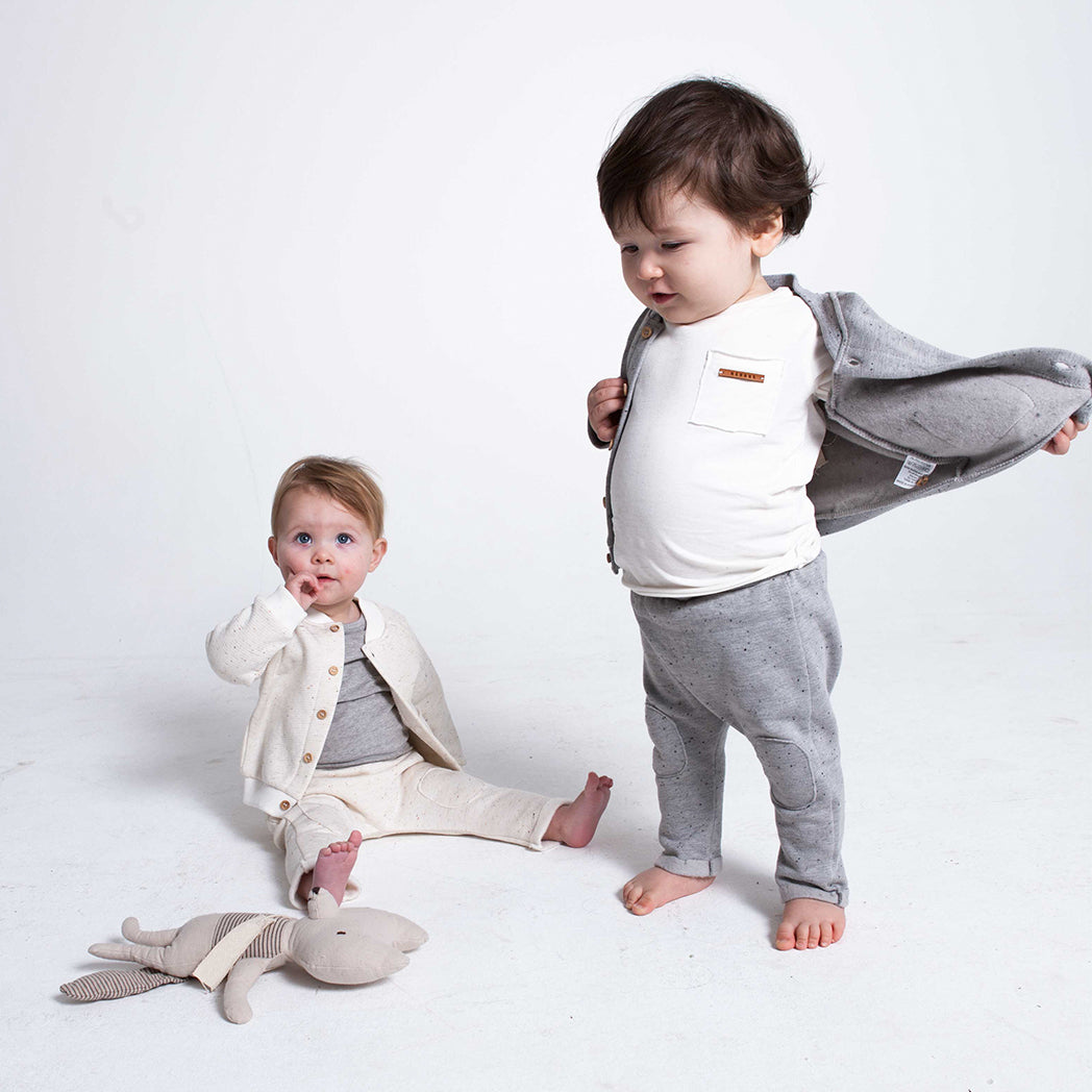 Nixnut Baby mit Trainer Hose und Cardigan Speckle Yay Kids