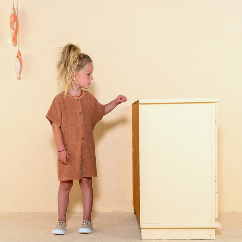 Nixnut Kinder Sommer Frotté Jumpsuit Terracotta bei Yay Kids