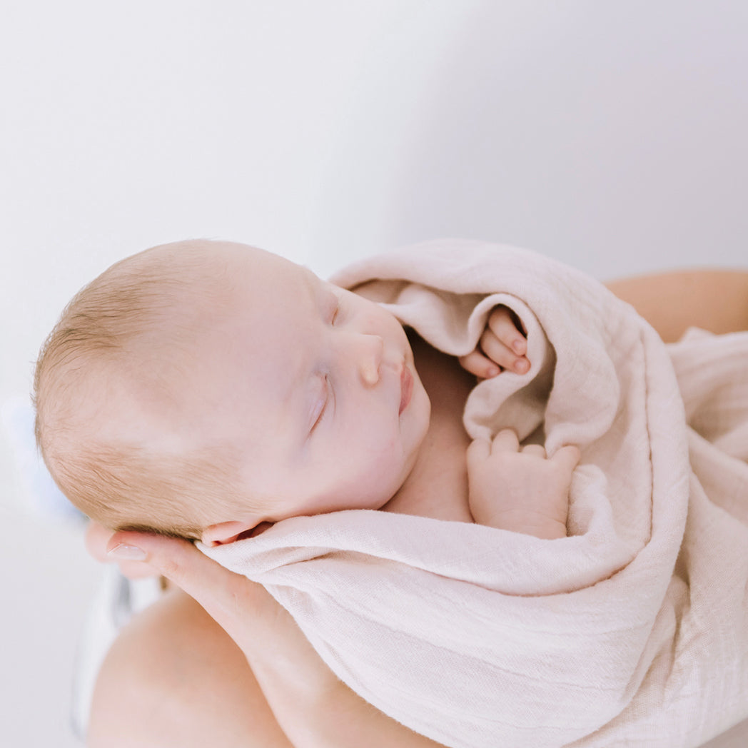 Petit Stellou Baby Nuschi Blush bei Yay Kids