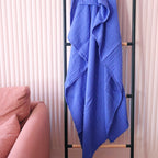 Petit Stellou Baby Nooshi Swaddle Blanket Pool bei Yay Kids