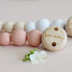 Petit Stellou Schnullerkette Rosa aus Holz bei Yay Kids