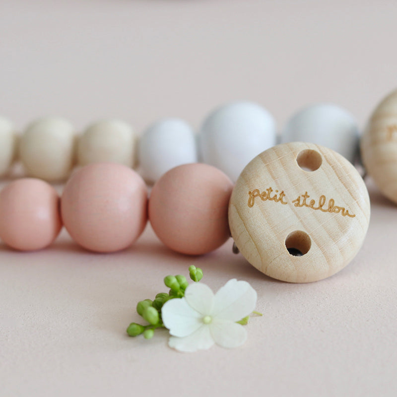 Petit Stellou Schnullerkette Rosa aus Holz bei Yay Kids