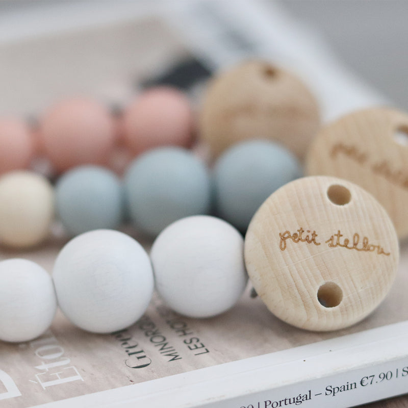 Petit Stellou Schnullerkette Weiss aus Holz bei Yay Kids