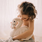 Petit Stellou Baby Spieluhr Schwan in Weiss bei Yay Kids