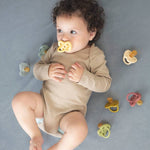 Hevea Baby Nuggi aus Naturkautschuk Pale Butter Ortho 3-36M bei Yay Kids