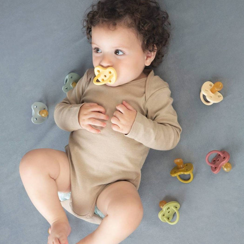 Hevea Baby Nuggi aus Naturkautschuk Pale Butter Ortho 3-36M bei Yay Kids