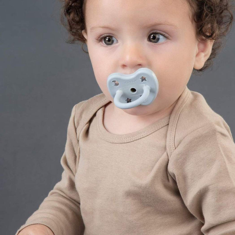 Hevea Baby Nuggi aus Naturkautschuk Cottage Blue Round 3-36M bei Yay Kids